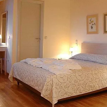 Helmos Hotel 4*